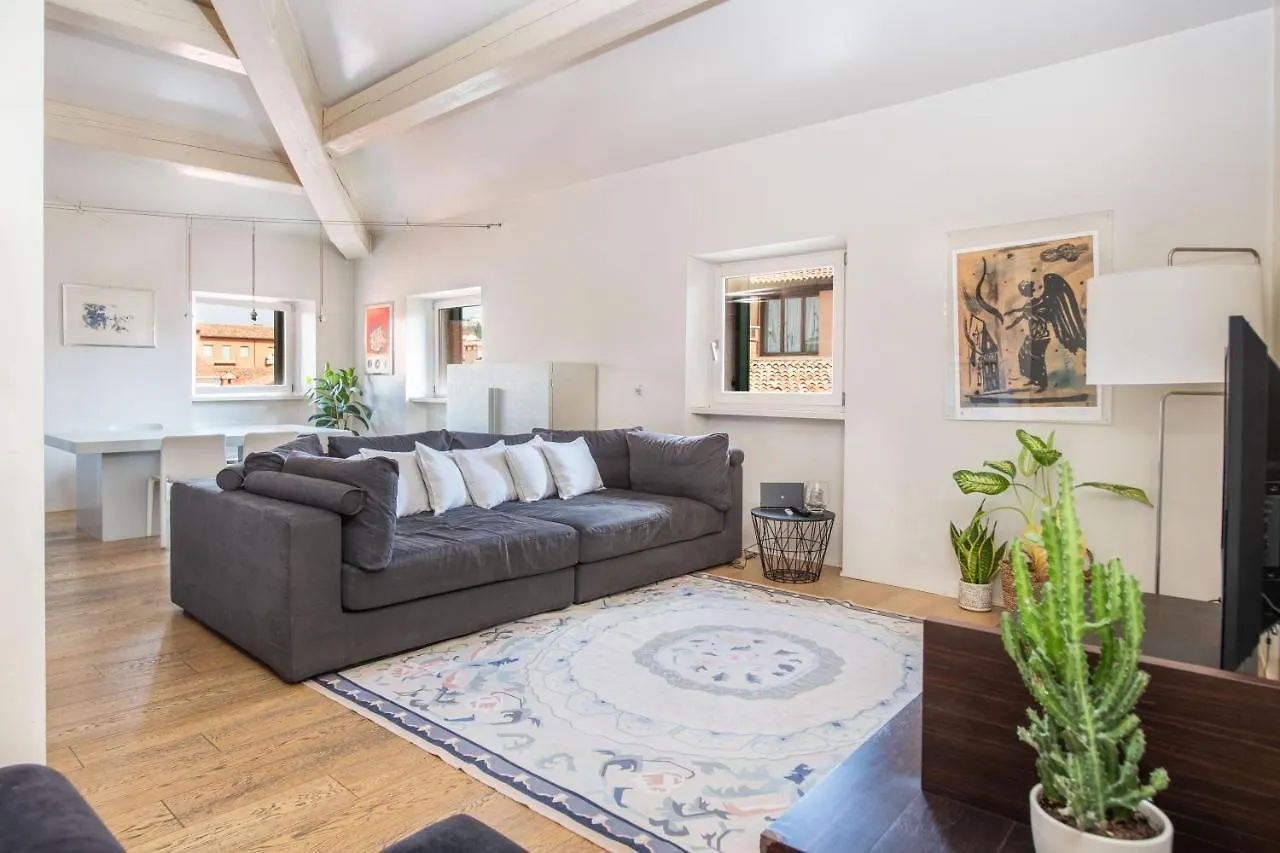 Stunning Top Floor Flat In The Heart Of Verona 0*,  Italien