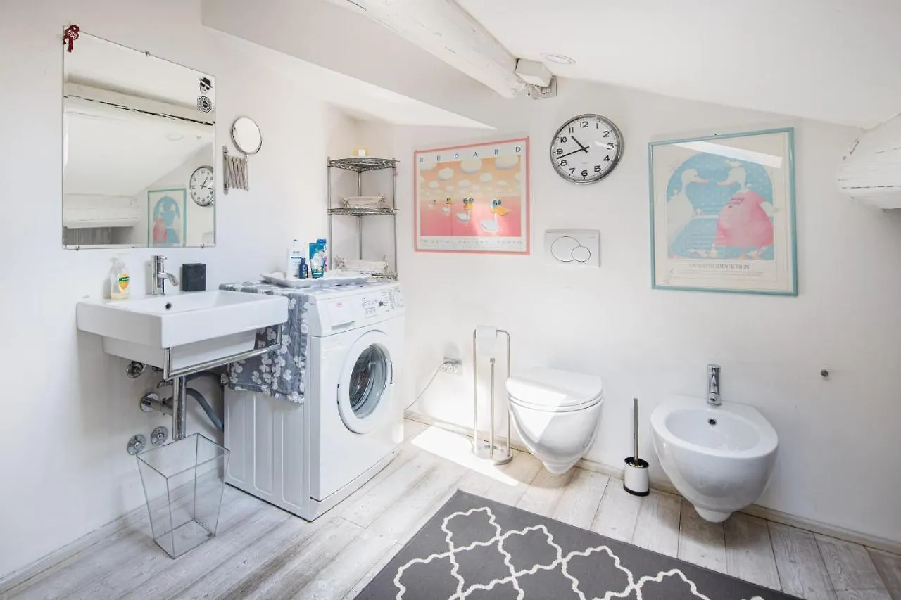 Lägenhet Stunning Top Floor Flat In The Heart Of Verona Italien