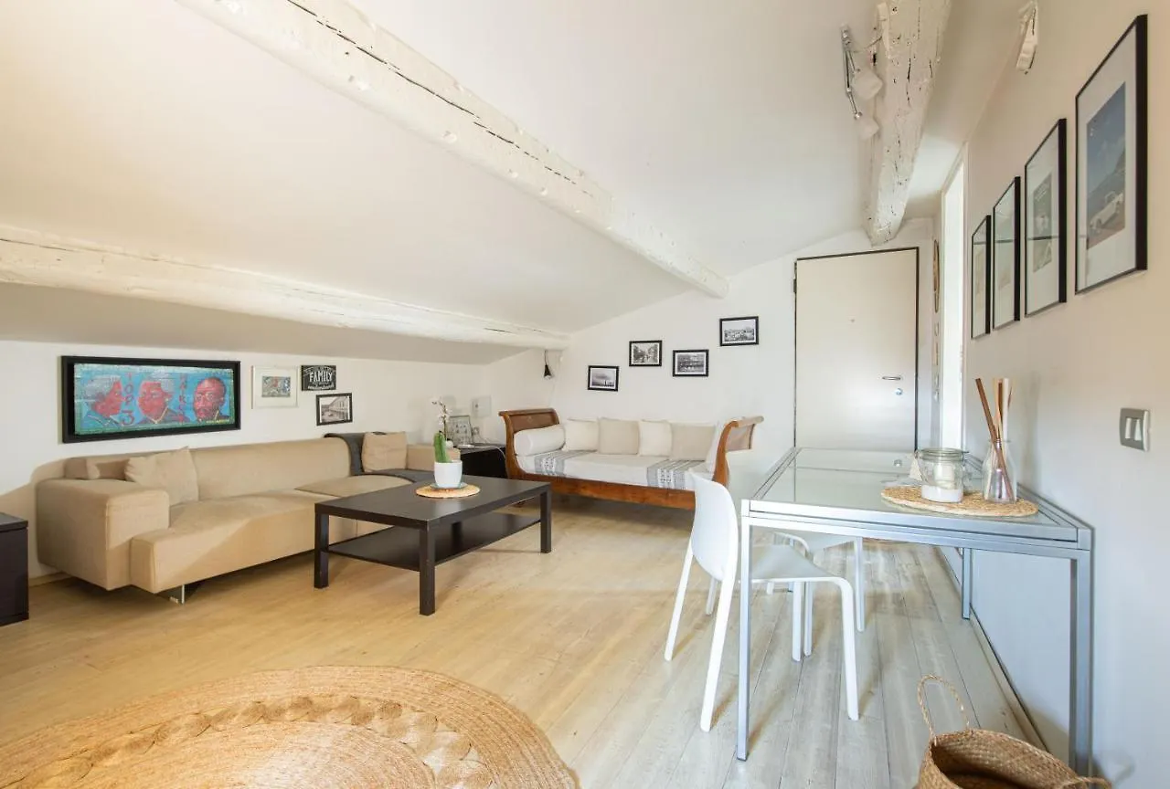 Stunning Top Floor Flat In The Heart Of Verona Lägenhet