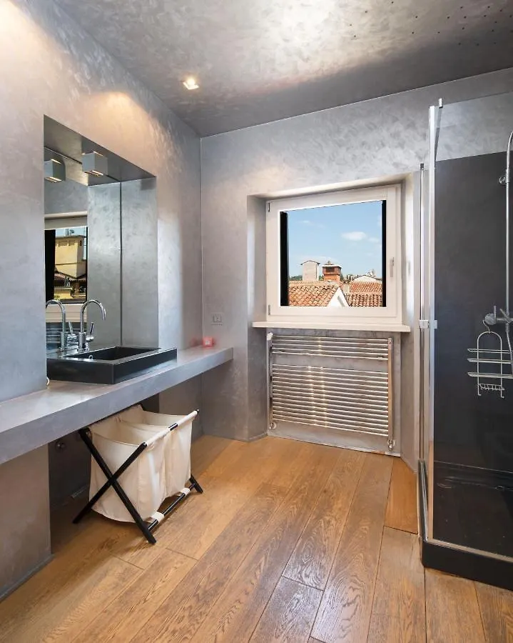 Stunning Top Floor Flat In The Heart Of Verona